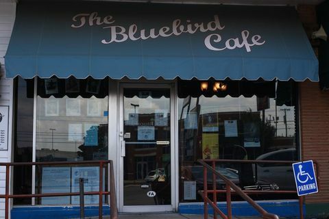 Bluebird Café'de Sahnelerin Arkasına Gitmek Gerçekten Nasıl Bir Şey?