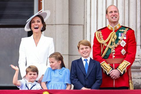 kraliçe elizabeth ii platin jübile 2022 cambridge ailesi rengi bir araya getiriyor