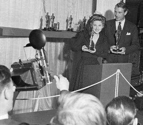 Joan fontaine ve gary cooper, 1942 Akademi Ödülleri.