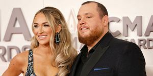 Nicole Hocking Combs ve Luke Combs 56. CMA Ödüllerine Katıldı