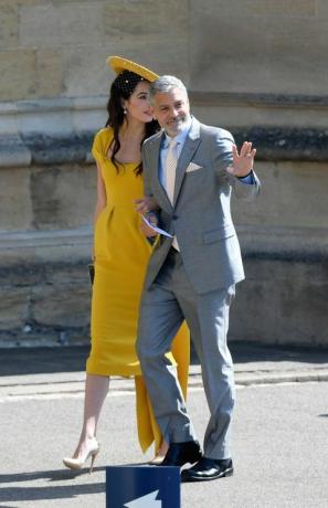 Amal Clooney Kraliyet Düğünü'ne Özel Prada Giyiyor