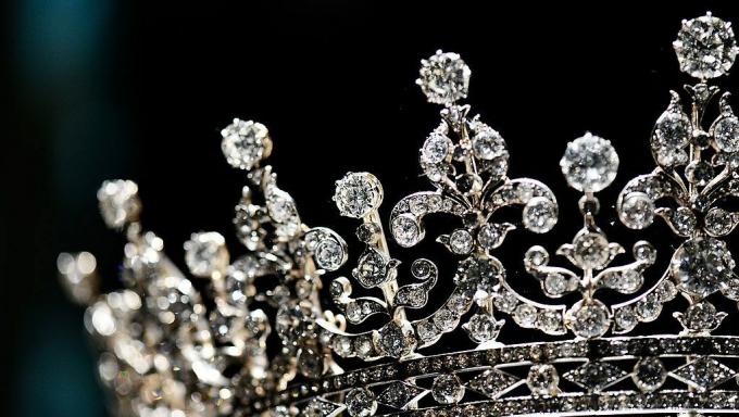 En Lüks Kraliyet Ailesi Mücevherleri için önizleme