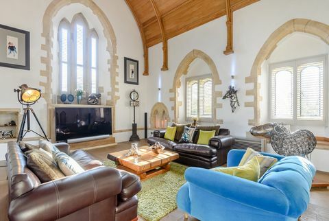 Satılık kilise özelliği - oturma odası iç