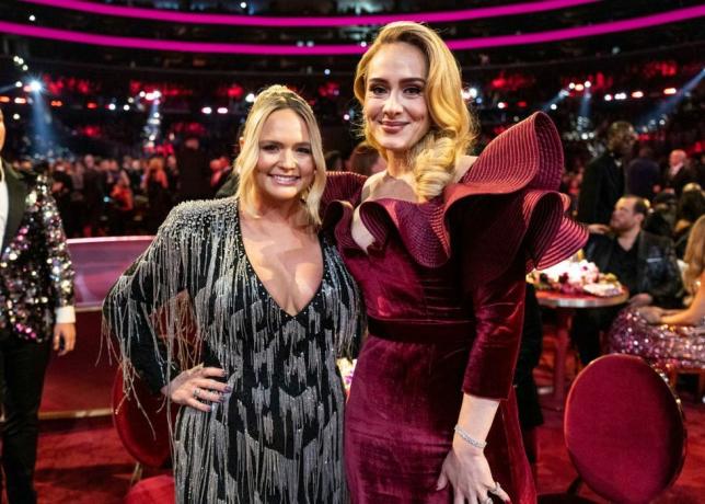 miranda lambert ve adele 65. grammy ödülleri sırasında görüldü