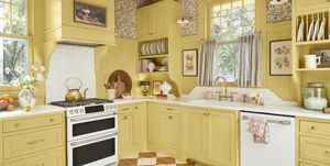 sarı ingiliz esintili çiftlik evi mutfağı