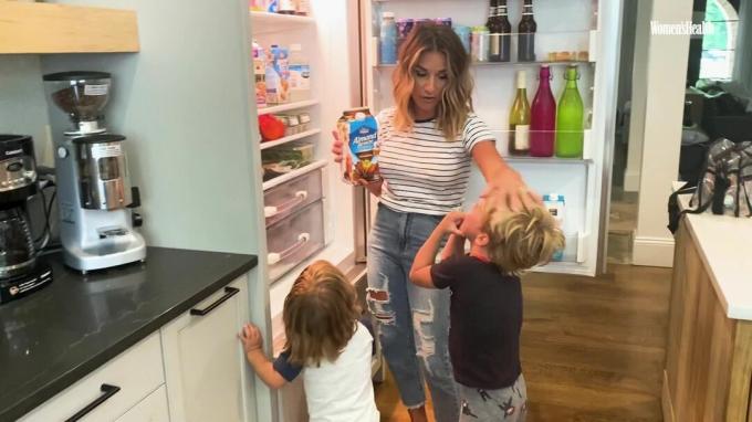 Jessie James Decker 'Fridge Tours'un Son Bölümünde Olması Gereken Kahve Kremasını Paylaşıyor