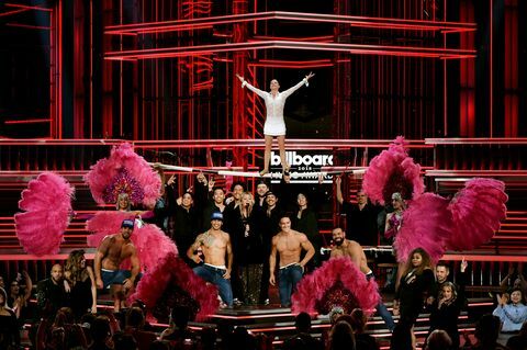 Kelly Clarkson Billboard Müzik Ödülleri'nde
