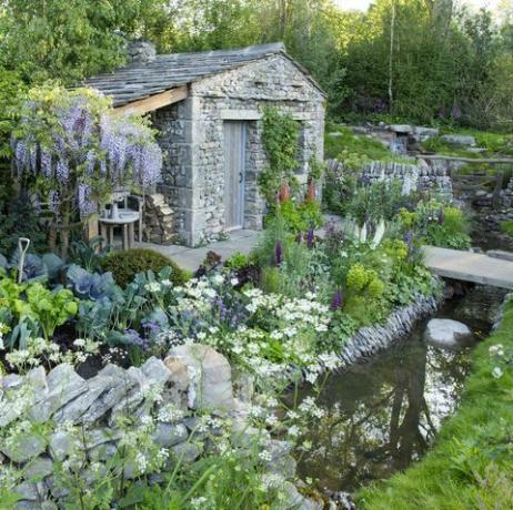 mark gregory tarafından tasarlanan yorkshire bahçesine hoş geldiniz, landform danışmanları chelsea çiçek gösterisi 2018 tarafından inşa edildi