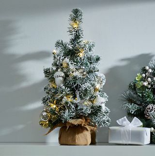 1.5ft Ön Aydınlatmalı Karlı Noel Ağacı