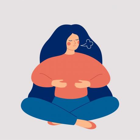 Kadın nefes egzersizi yapıyor, kız lotus pozuyla yere oturuyor ve hastalıktan sonra solunum sistemini derin bir nefes alıp iyileştiriyor, sağlık ve refah konsepti