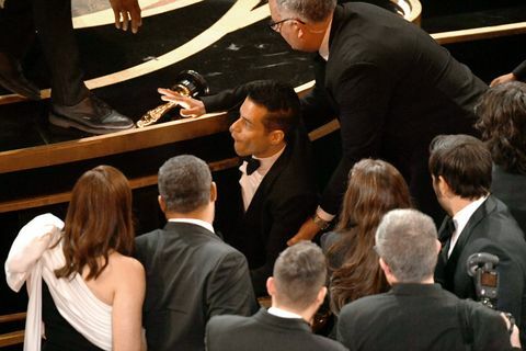 Rami Malek En İyi Erkek Oyuncu Kategorisini Kazandıktan Sonra Oscar'da Sahneye Düştü