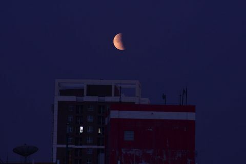 Çin'de Kısmi Ay Tutulması