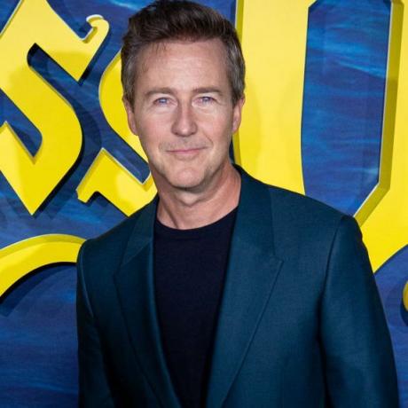 abd'li aktör edward norton 19 ekim 2022'de madrid, ispanya'da callao sinemalarında puñales por la espalda el misterio de cam soğan galasına katılıyor photo by pablo cuadrawireimage