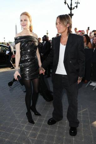 paris, fransa 06 temmuz nicole kidman ve keith urban 06 temmuz 2022'de paris, fransa'da hotel de la marine'e varıyor fotoğraf: jacopo m raulegetty balenciaga için resimler