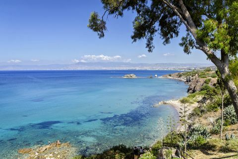 Turkuaz suları Afrodit Beach, Latchi, Kıbrıs