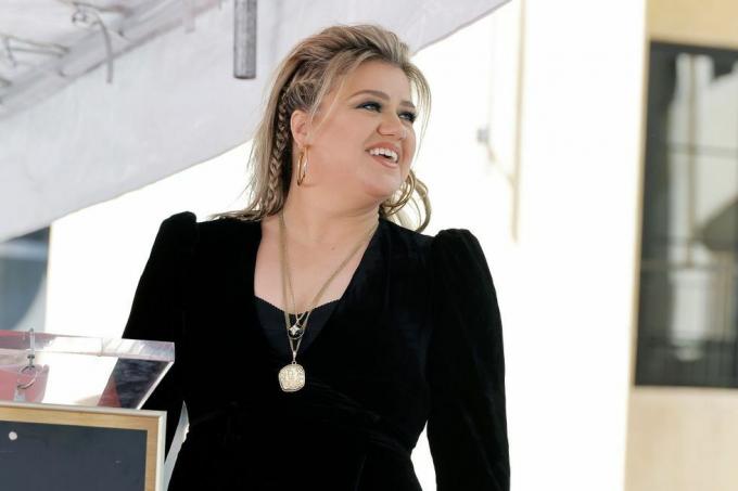 los angeles, kaliforniya 19 eylül kelly clarkson, 19 eylül 2022'de los angeles, california'da hollywood şöhret yürüyüşünde bir yıldızla onurlandırıldı