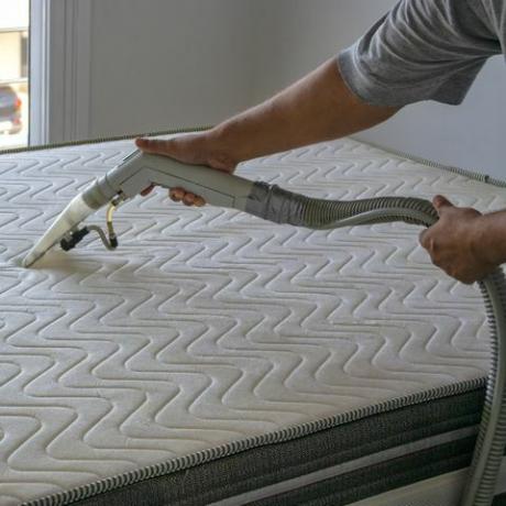 bir yatak nasıl temizlenir