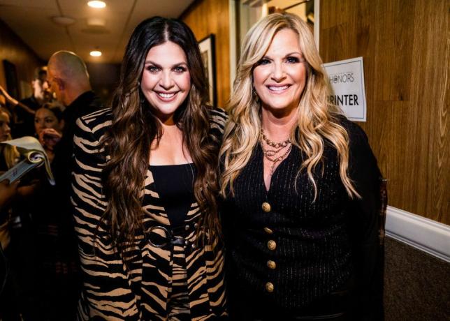 Nashville, Tennessee 23 Ağustos'ta Lady A ve Trisha Yearwood'dan Hillary Scott 16. Yıllık Akademi'ye katıldı 23 Ağustos 2023'te Nashville, Tennessee'deki Ryman Oditoryumu'nda country müzik ödülleri, fotoğraf: john shearergetty görüntüler Acm için