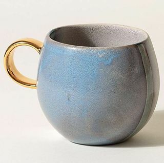 mavi ve gri taşlı kupa