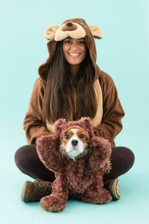 oyuncak ayı kostümleri ile köpek