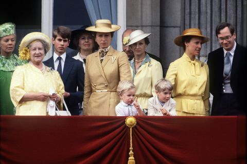 Buckingham Sarayı'nın balkonunda Prenses Anne, 1980
