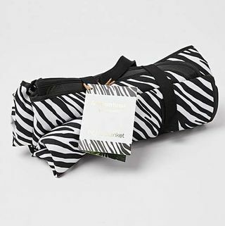 Oliver Bonas Siyah & Beyaz Zebra Çizgili Piknik Battaniyesi