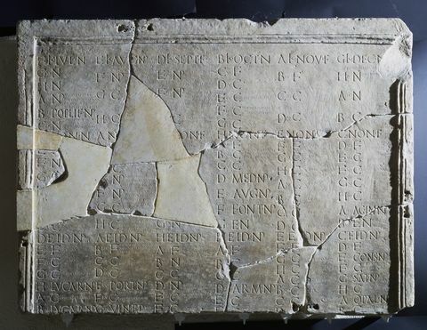 Temmuz ayından Aralık ayına kadar olan aylık takvim, MS 25, Amiternun arkeolojik sitesi, L'Aquila, Abruzzo, İtalya, Roma uygarlığı, MS 1. yüzyıl
