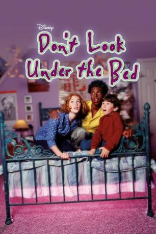 film için bir film afiş yatağın altına bakma yüzlerinde korkmuş üç korkmuş çocuk gösteren mavi demir yatak sürükleyici