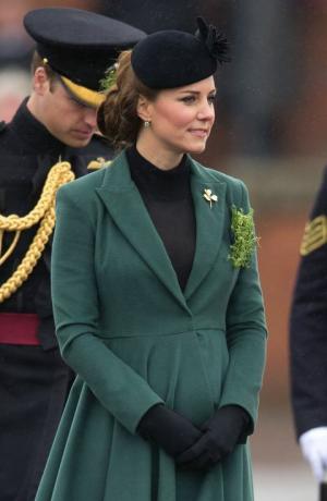 Kate Middleton ve onun bebek yumru Aziz Patrick günü Zümrüt yeşili şirin oldu