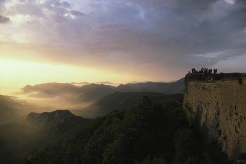 Montsegur Chateau üzerinde gündoğumu