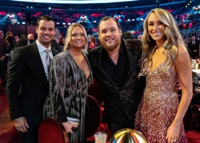 brendan mcloughlin, miranda lambert, luke combs ve nicole combs 65. grammy ödülleri sırasında görüldü