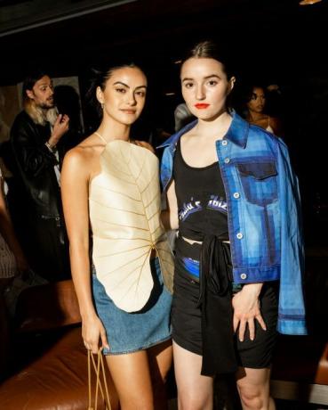 beverly hills, kaliforniya 12 mayıs kaitlyn dever, camila mendes loewe x mitheresa'da düzenlenen akşam yemeği partisinde Sheats Goldstein Rezidansı 12 Mayıs 2023'te Beverly Hills, California'da Fotoğraf: Roger Kisbywwd, Getty Images aracılığıyla