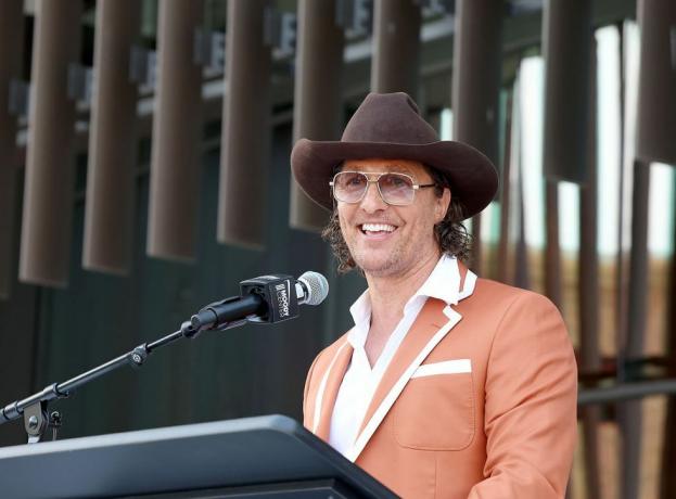 austin, teksas 19 nisan teksas üniversitesi kültür bakanı matthew mcconaughey için kurdele kesme törenine katılıyor Texas Üniversitesi, Austin'de Moody Center'daki Yeni Çok Amaçlı Arena, 19 Nisan 2022, Austin, Teksas'ta Fotoğraf: Gary millergetty görselleri