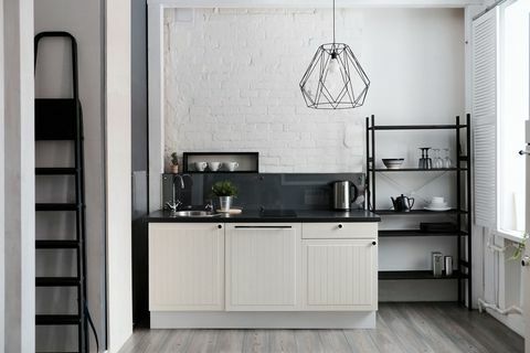 Beyaz ve siyah mutfak